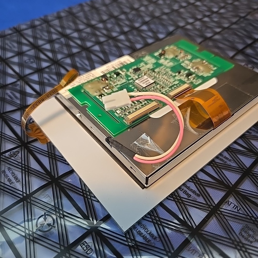 BERNINA 820 LCD DISPLAY & TOUCH SCREEN WORKING TESTED