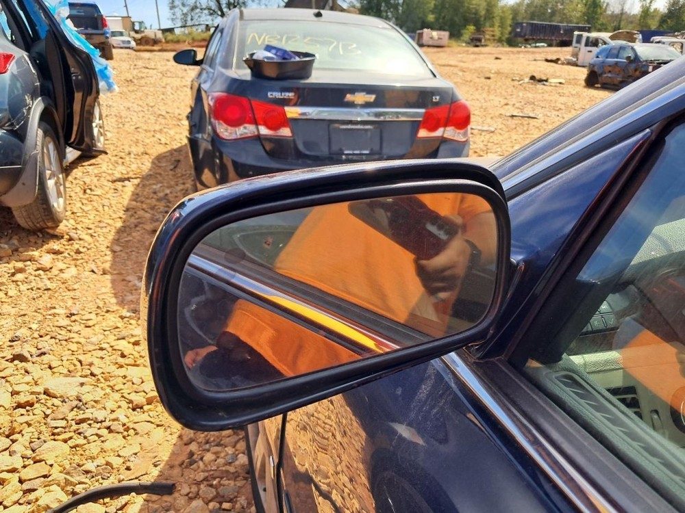 DTS 2006 Glove Box 4813610