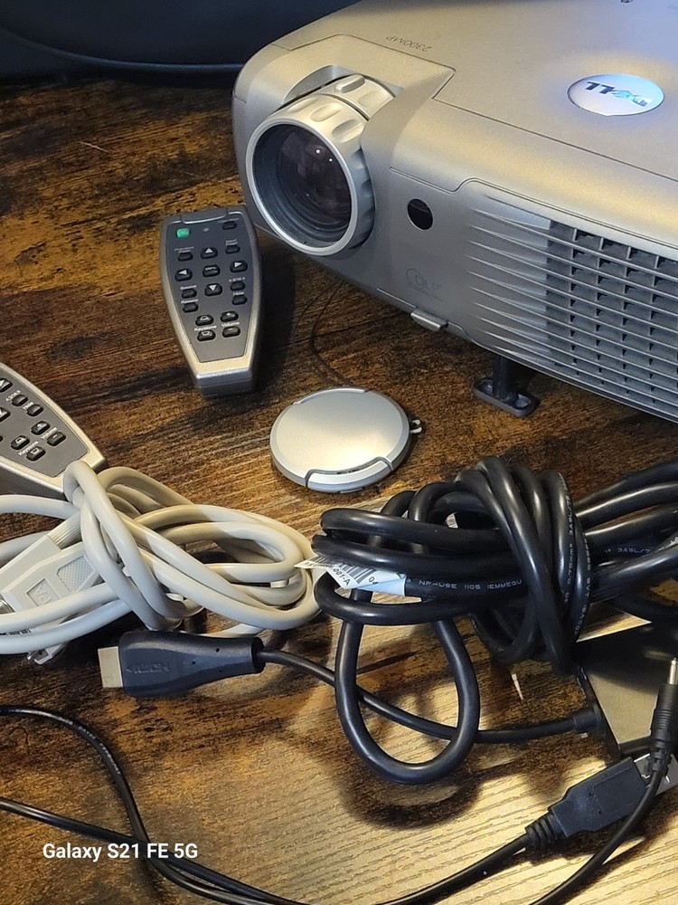 DELL Projector Model 2300MP with Super Duty Case W/ Remote Untested