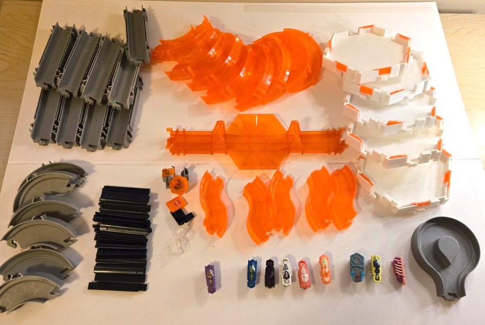 LARGE LOT HEXBUG Nano Playset w/ Tracks & Accessories + 9 Bugs