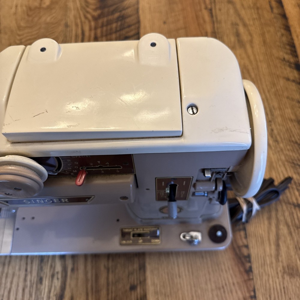 VTG SINGER 401A Sewing Machine No Peddle.