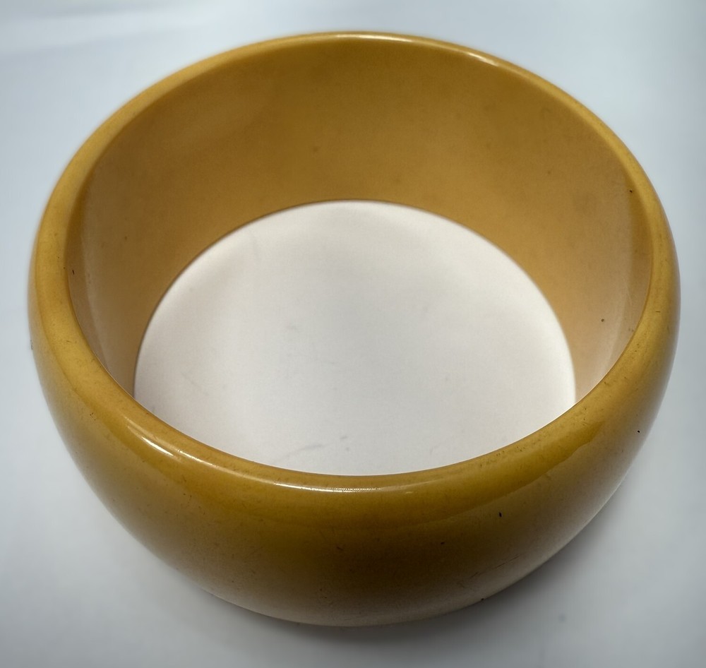 Vintage Thick & Creamy Butterscotch Bakelite Bangle
