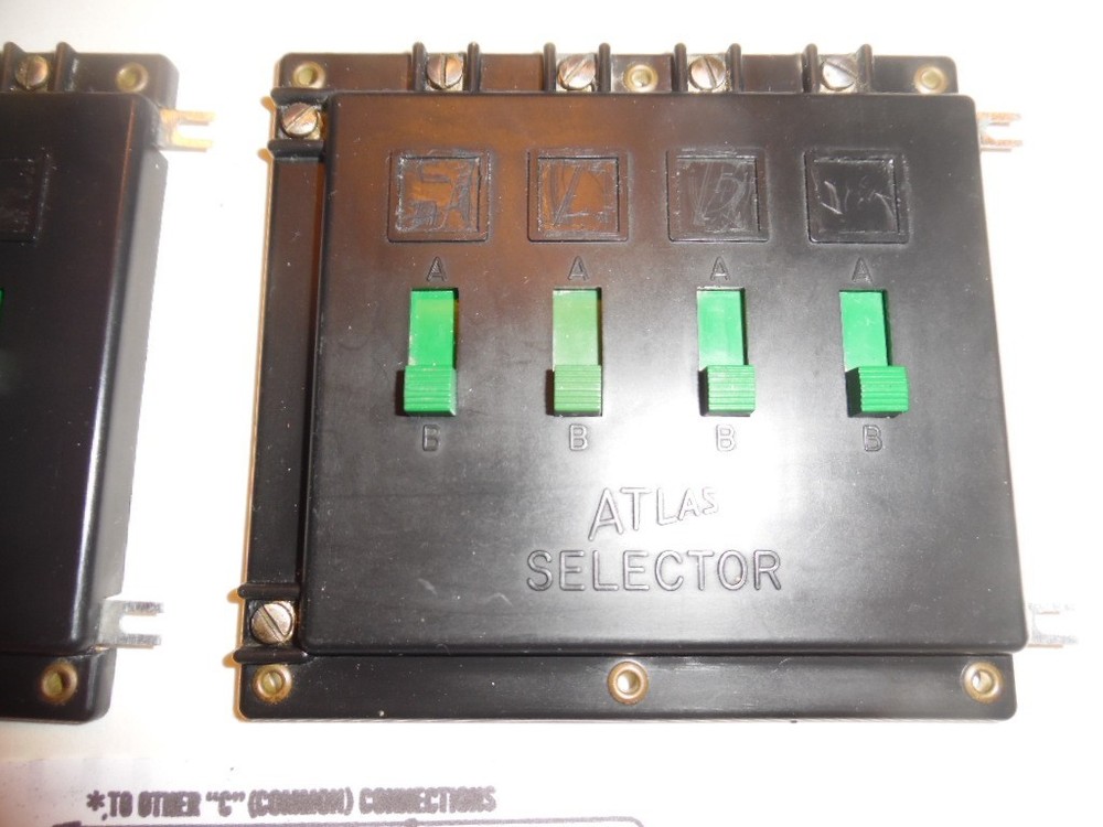 ATLAS #215 SELECTOR, 2 pieces, HO N Model Train Electrical Controls, tested