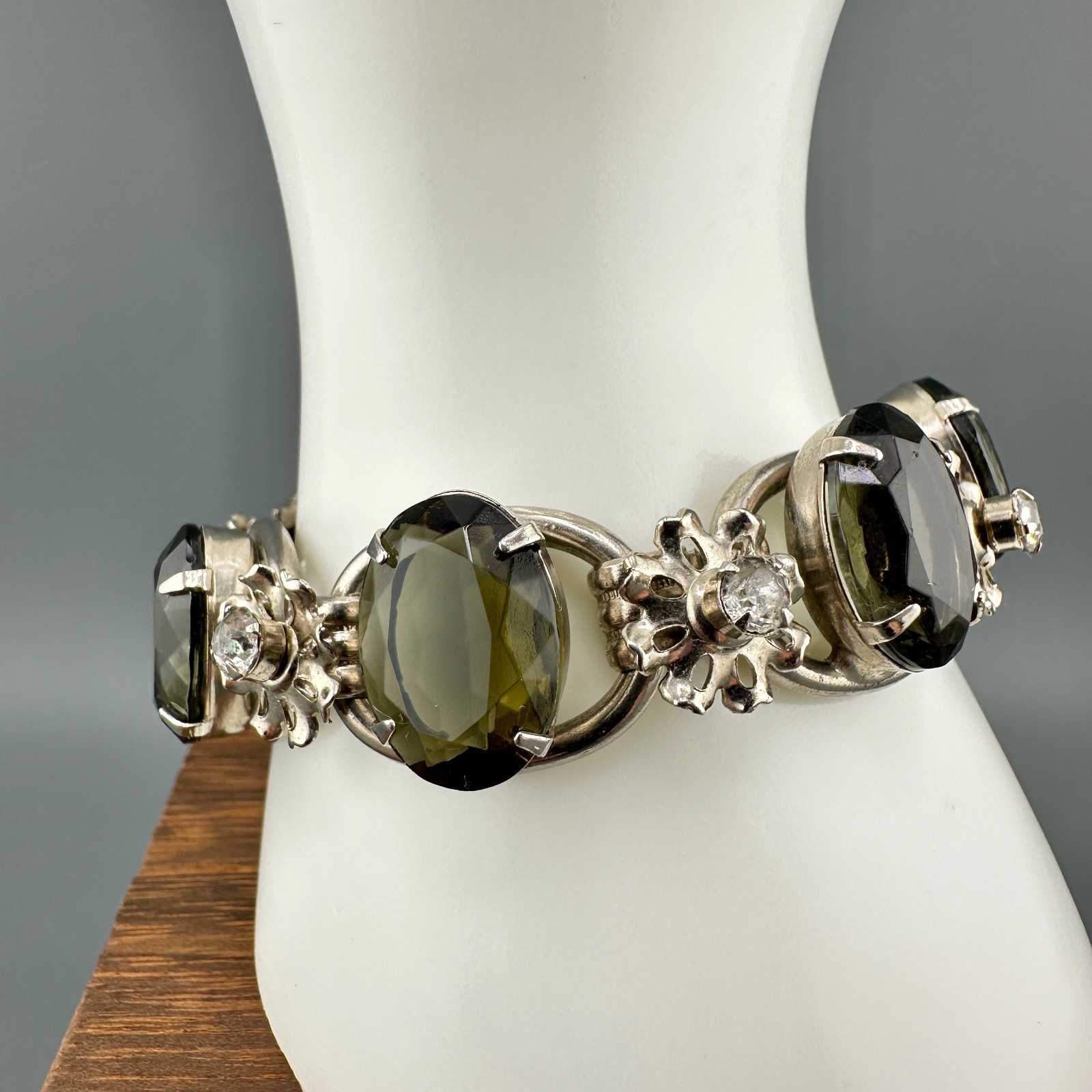 Vintage D&E Juliana Bracelet Gray Oval Stones Silver Tone Metal Flowers Verified