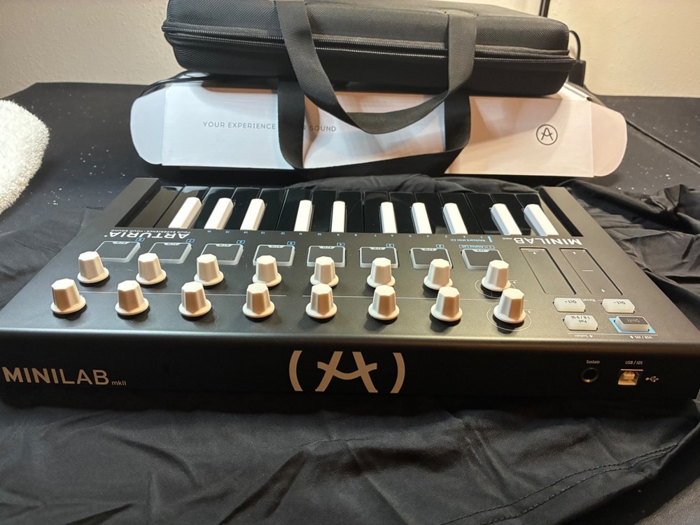 Arturia MiniLab MkII MIDI Keyboard Controller – Lightly Used, Case, Box