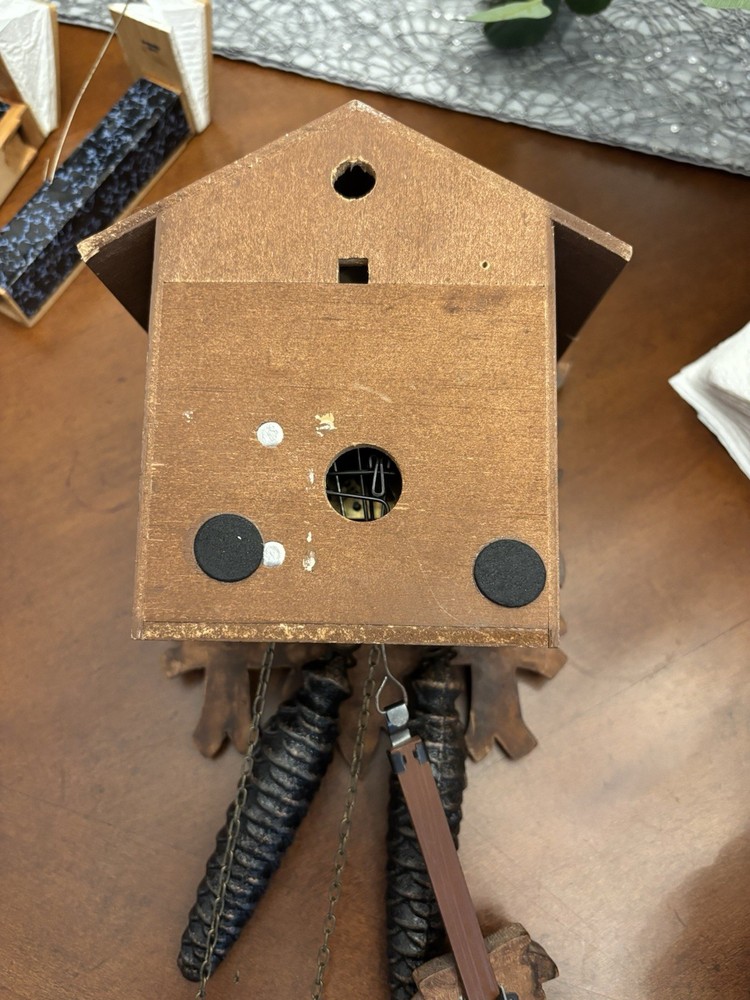 VIDEO Small Vintage Black Forest Cuckoo-clock