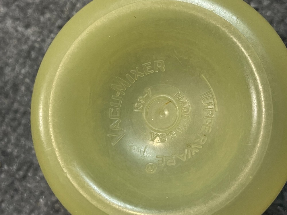 TUPPERWARE 150-6 Vacu Mixer Top and Bottom