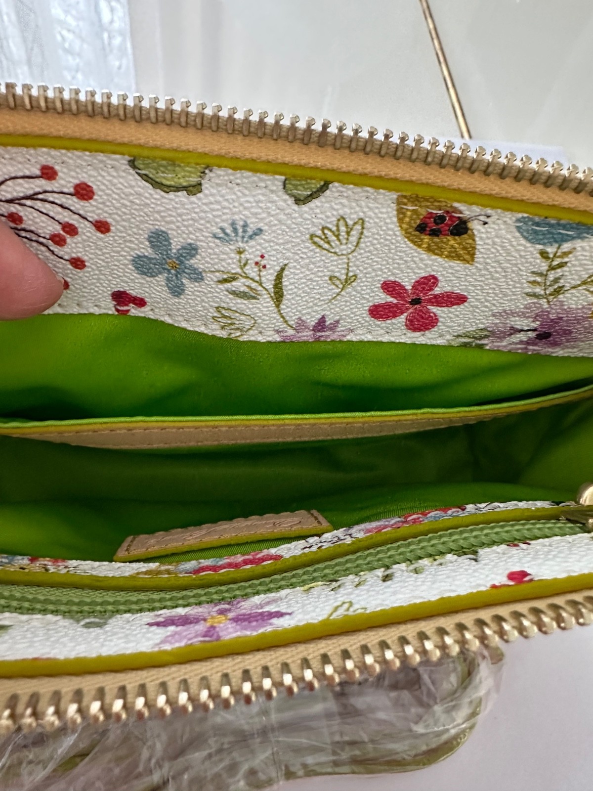 DISNEY DOONEY & BOURKE 2018 FLOWER & GARDEN MINNIE FIGARO CROSSBODY NEW