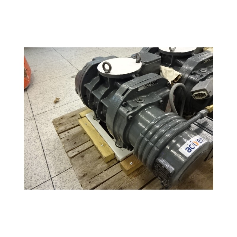 ROOTS VACUUM PUMP