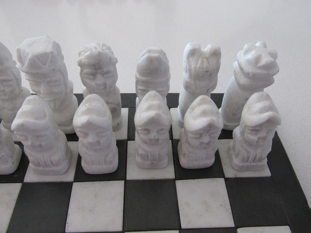 Vintage Onyx/Marble Chess Set (7" Square)