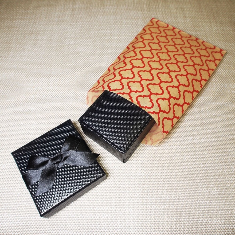 CuteBox Red Trellis Flat Paper Bags