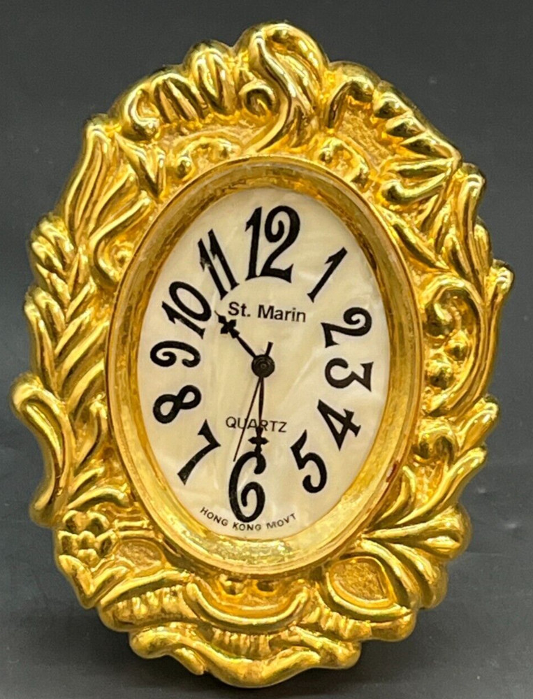 Mini Quartz Clock in Oval Flower Shape And Beautiful Engraving