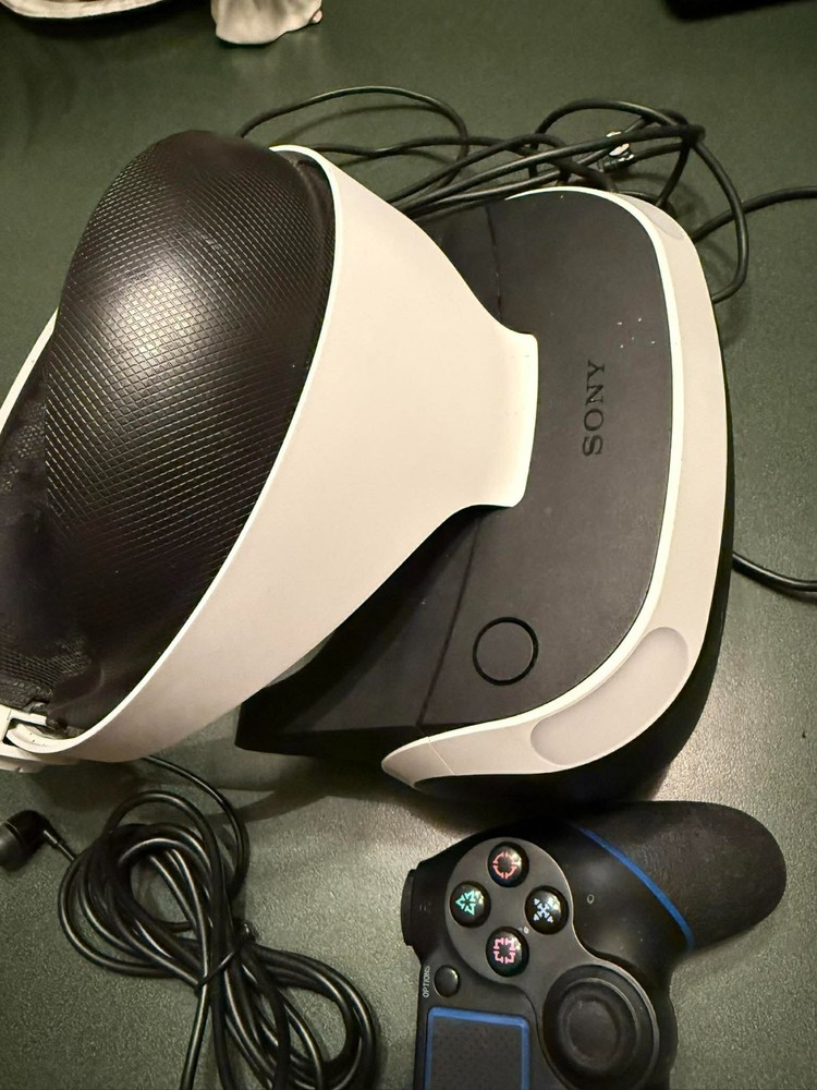 Sony Play Station VR PS4 Headset Virtual Reality Headset + PS Move Controllers
