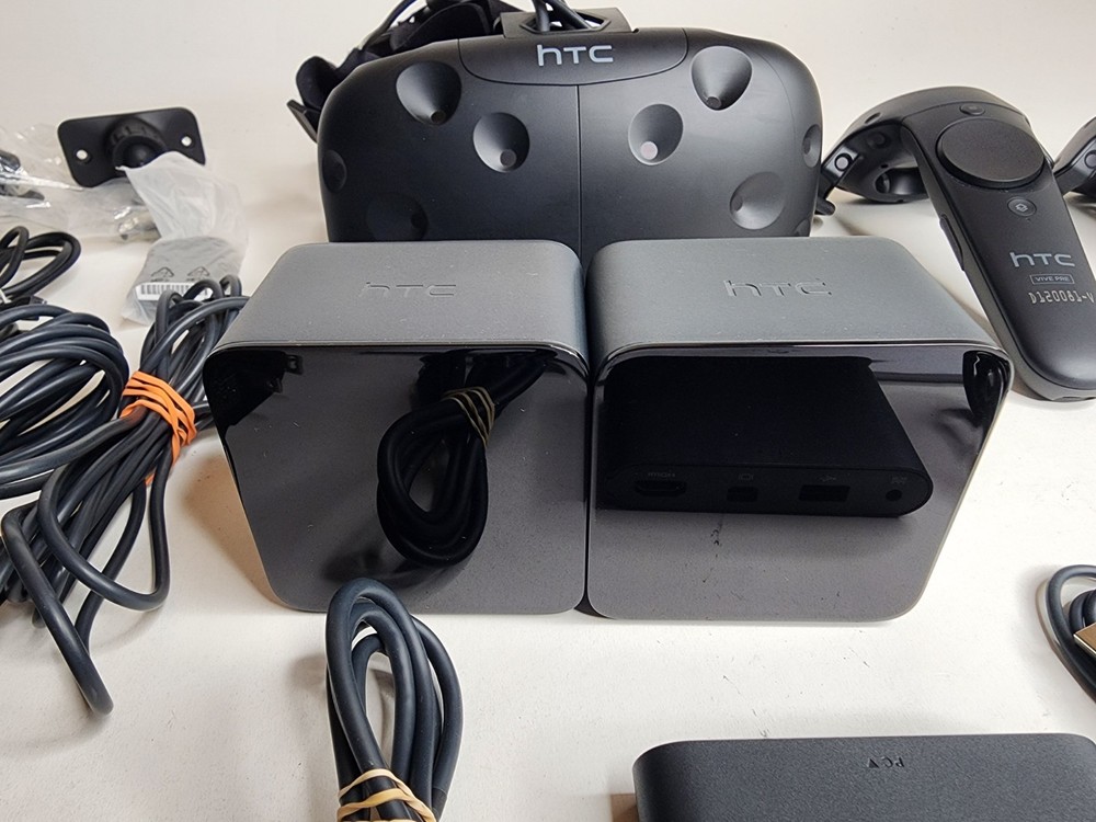 HTC Vive Virtual Reality Headset System 1st Generation - Black