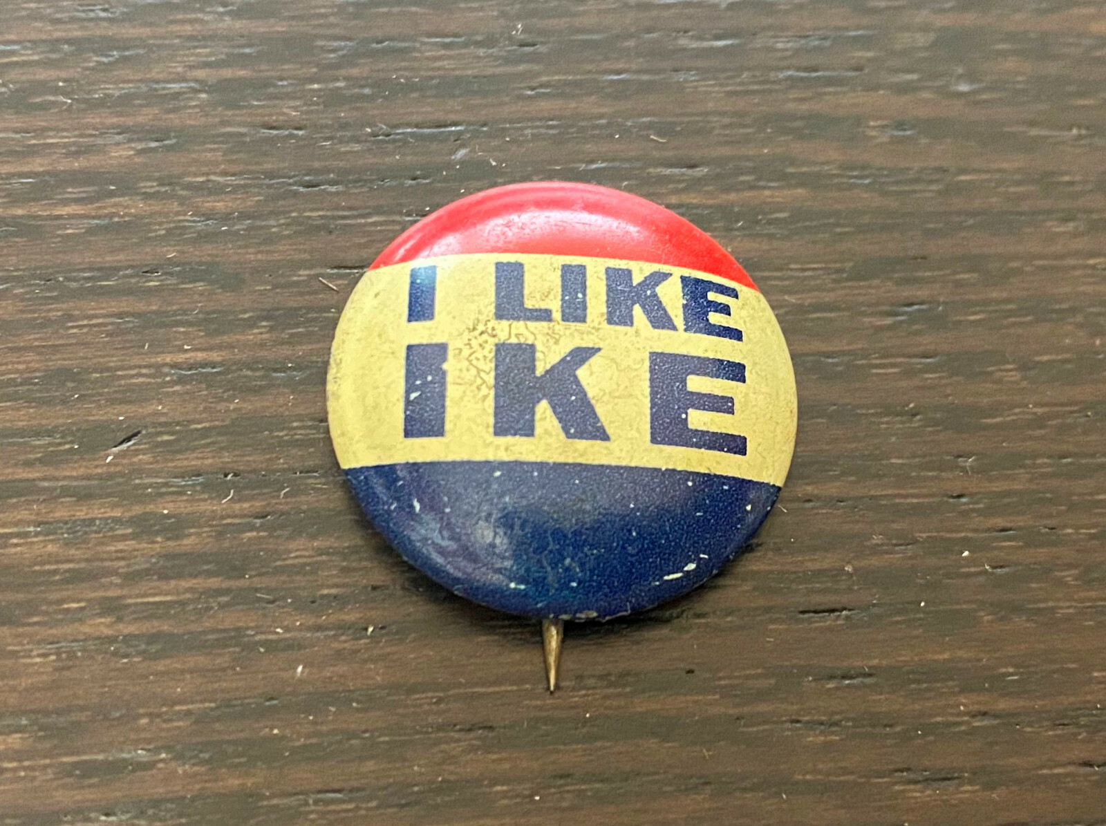 DWIGHT EISENHOWER -- President -- Vintage 0.5" Pinback Button Politics