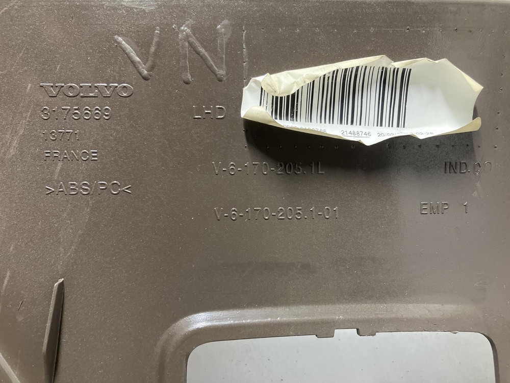 2003-2018 Volvo VNL KICK Dash Panel - Used