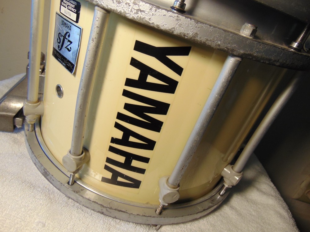 YAMAHA SFZ MARCHING SNARE DRUM w/ CASE