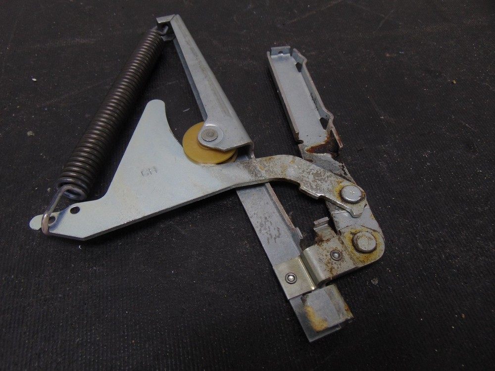 Maytag Range MGR5752ADS Hinge 74003968