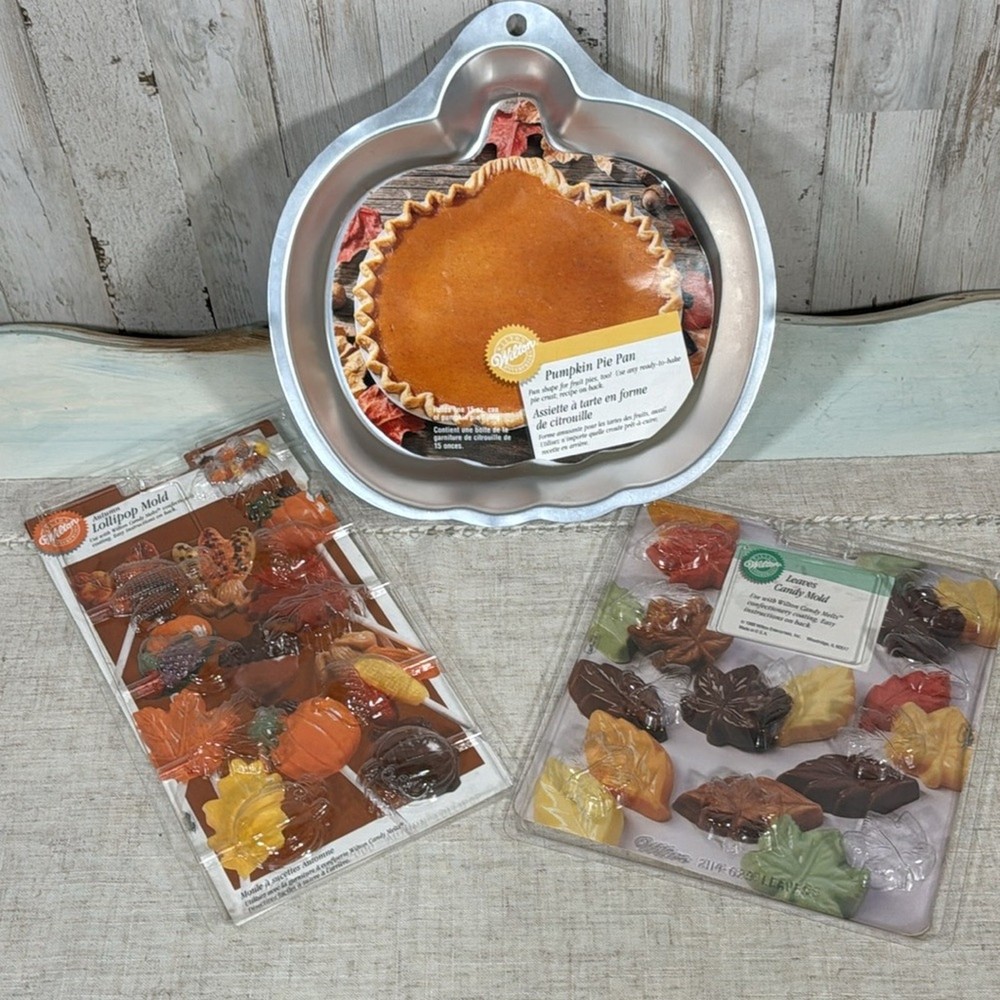 Autumn and Fall Wilton Baking Set - Pumpkin, Leaves, and Fall