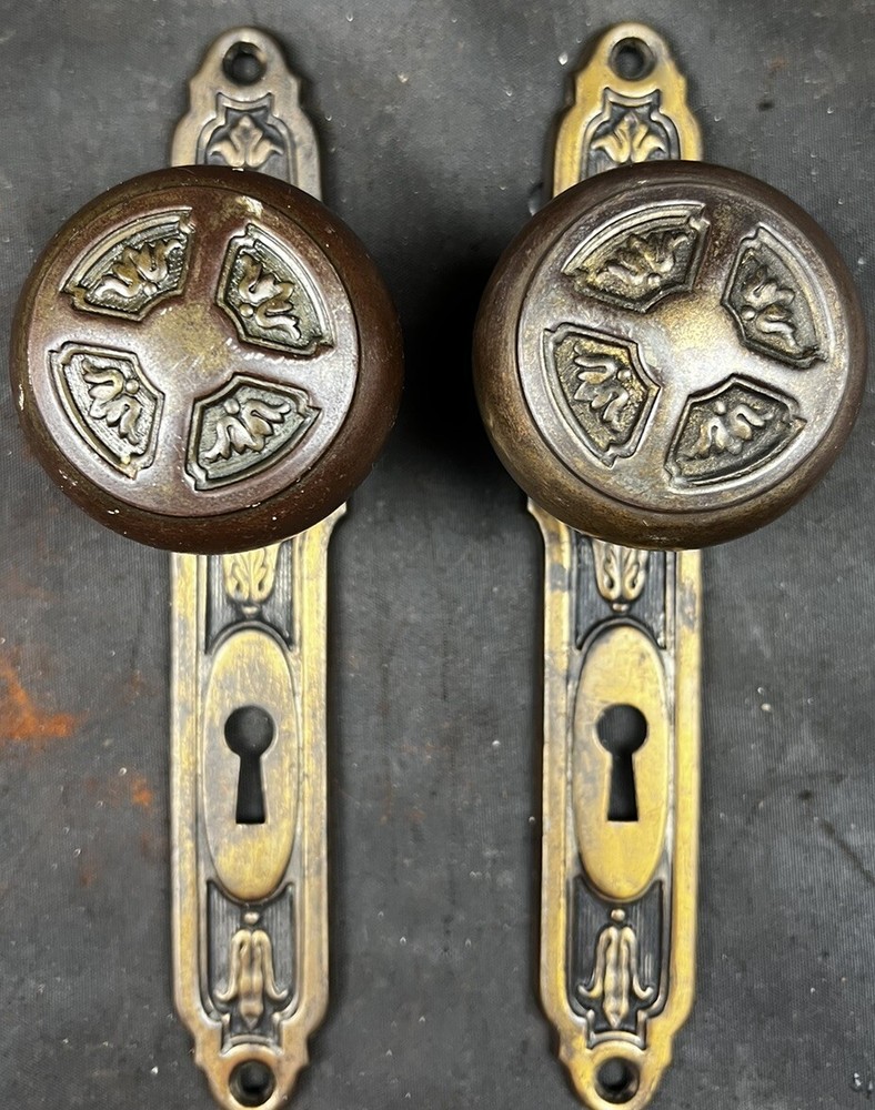 Art Deco Tudor Yale Passage Set Knobs, Plates, Mortise Lock