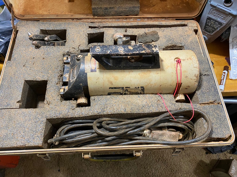 AGL MAX Model Max Red Beam Pipe Laser  w/Accessories & Case