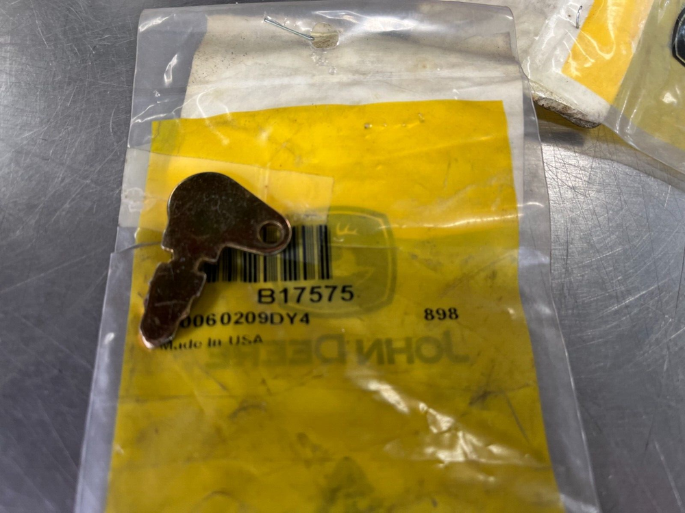 OEM John Deere B17575 Key