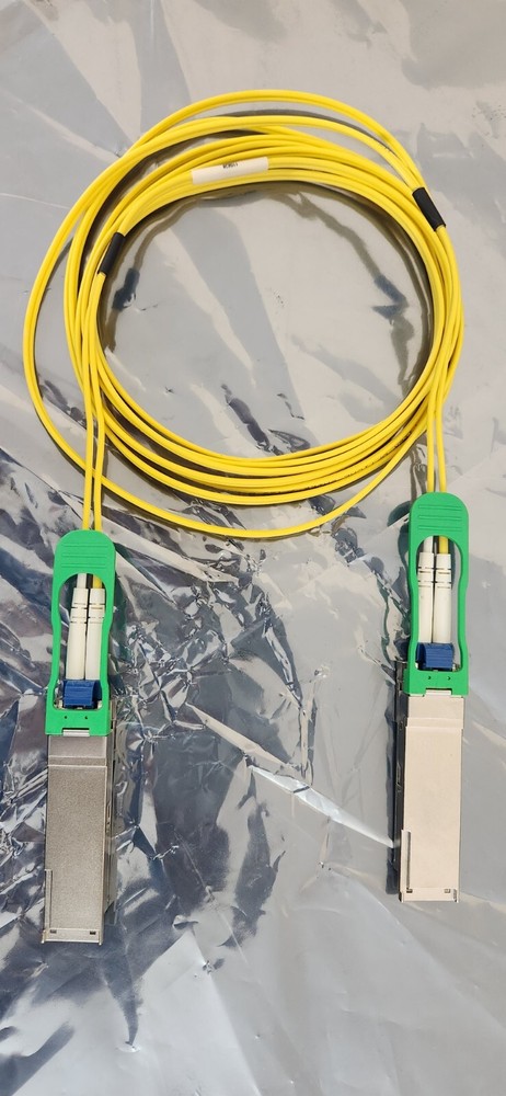 100G QSFP28 Active Optical Assembly Cable 2.5M 8ft 100GbE