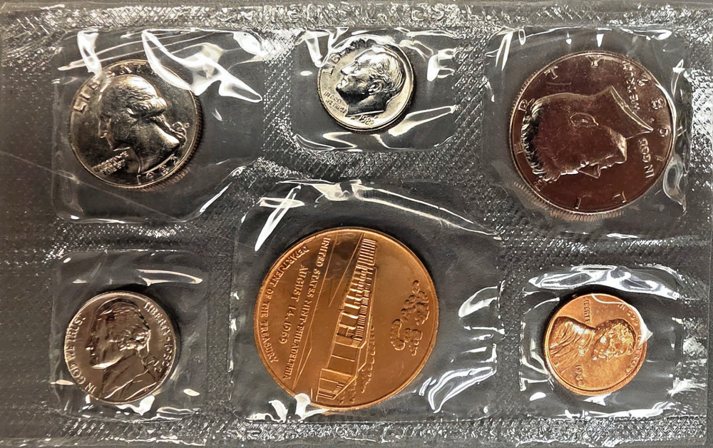 1982-P Official US Mint Souvenir Set No Envelope. See description!