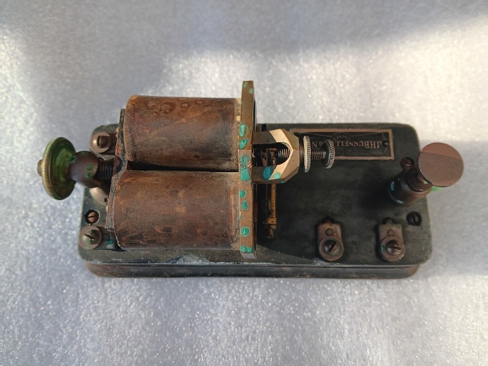 J.H. Bunnell & Co. NY 150 Ohms Telegraph Relay Metal Base RR Original Badge 1920