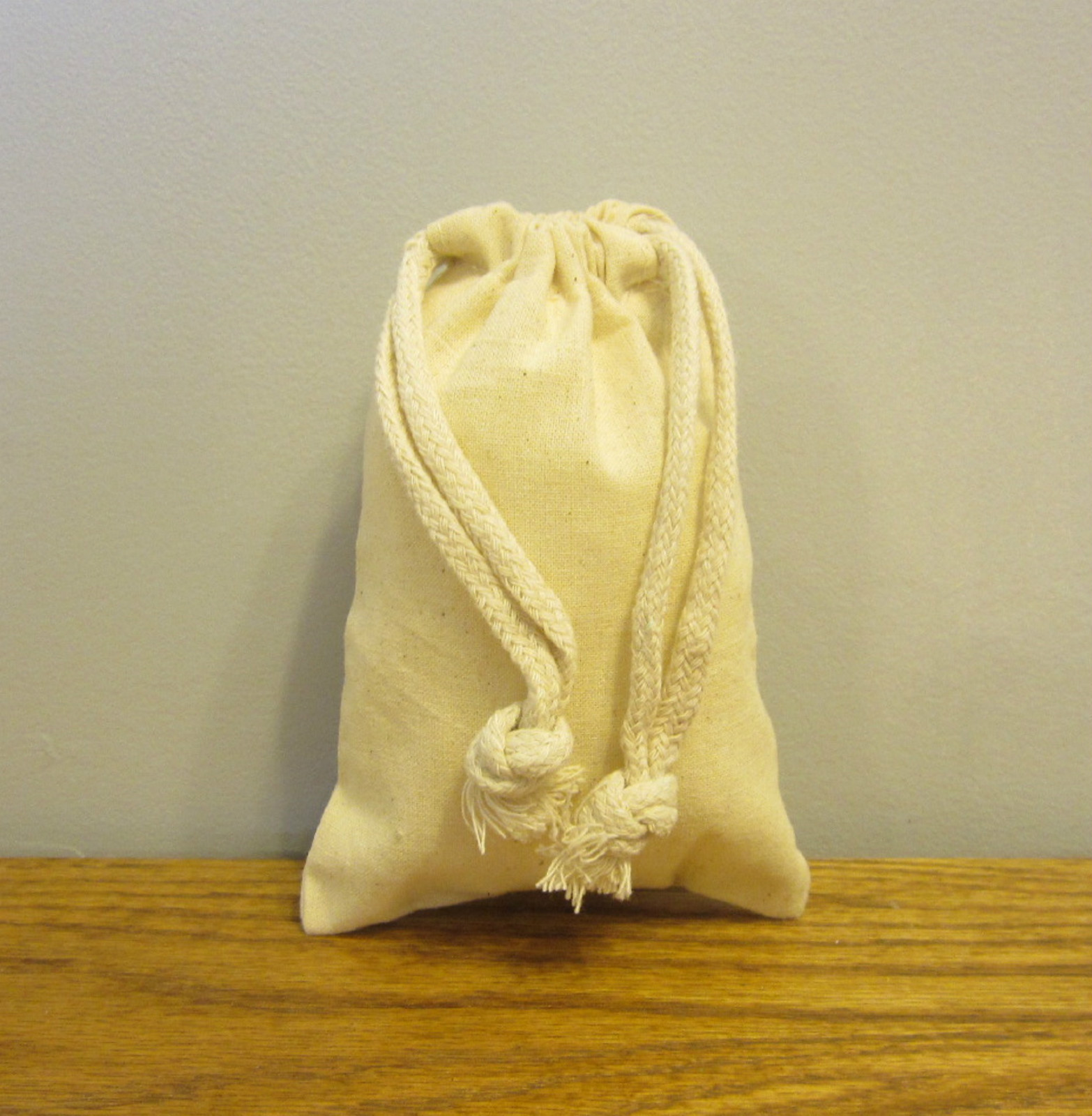 12 NEW COTTON MUSLIN BAGS WITH DRAWSTRINGS 4" BY 6" BATH SOAP HERBS QUALITY BAG