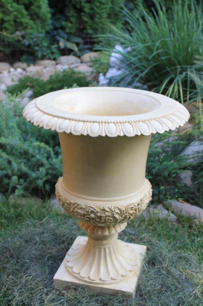 Polyurethane flexible mold with a plastic frame"Lily flower pot"