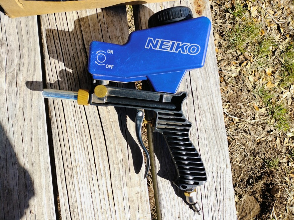 Neiko walnut blaster w/ walnut media
