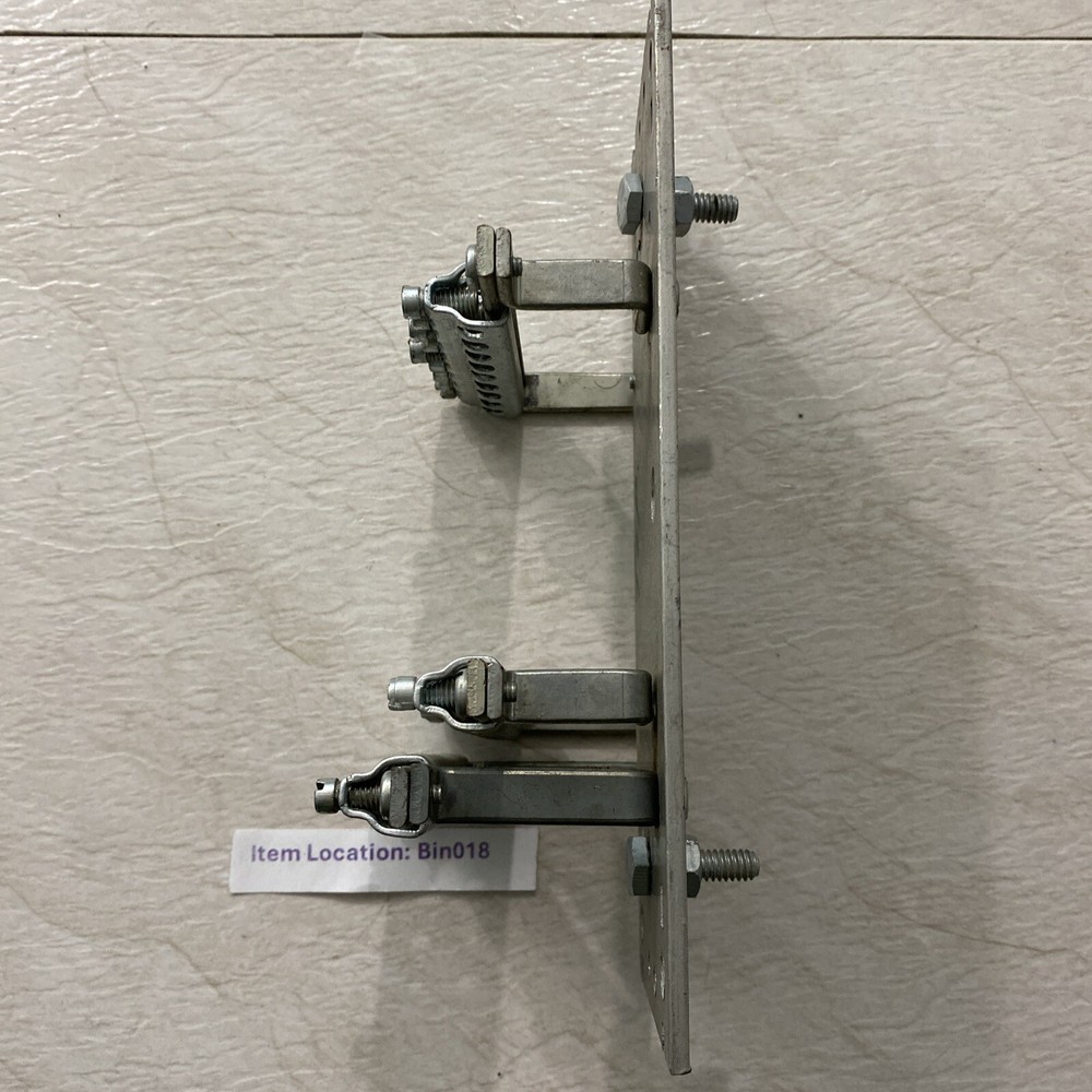 SQUARE D PANEL BOARD GROUND BAR KIT 3" Long ground 3pcs. bar kit attached.