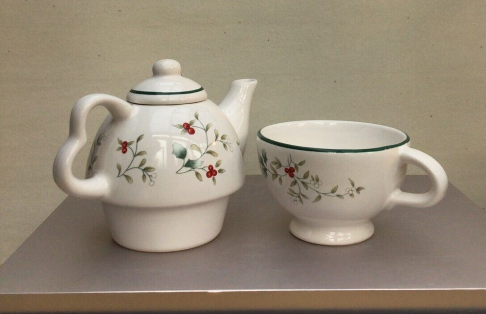 Pfaltzgraff WINTERBERRY TEA FOR ONE Stacking Teapot and Cup