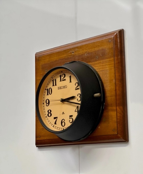 Modern Antique Elegance: Old Seiko Quartz Wall Clock with Yellow Coating