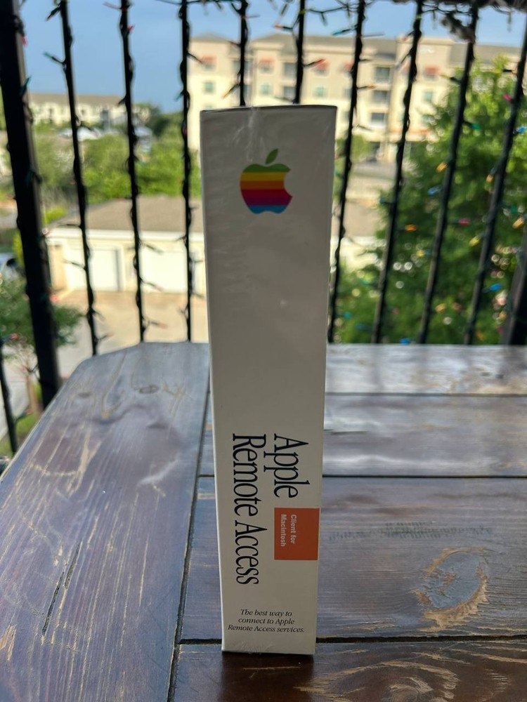 Vintage Apple Remote Access Server Network Software For Macintosh. 1993 year