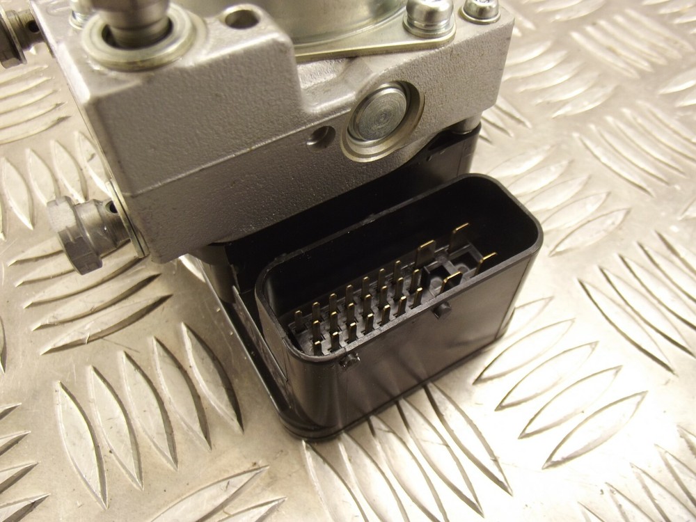 Triumph 1050 Speed Triple 2014 ABS pump 2011 > 2015 WB