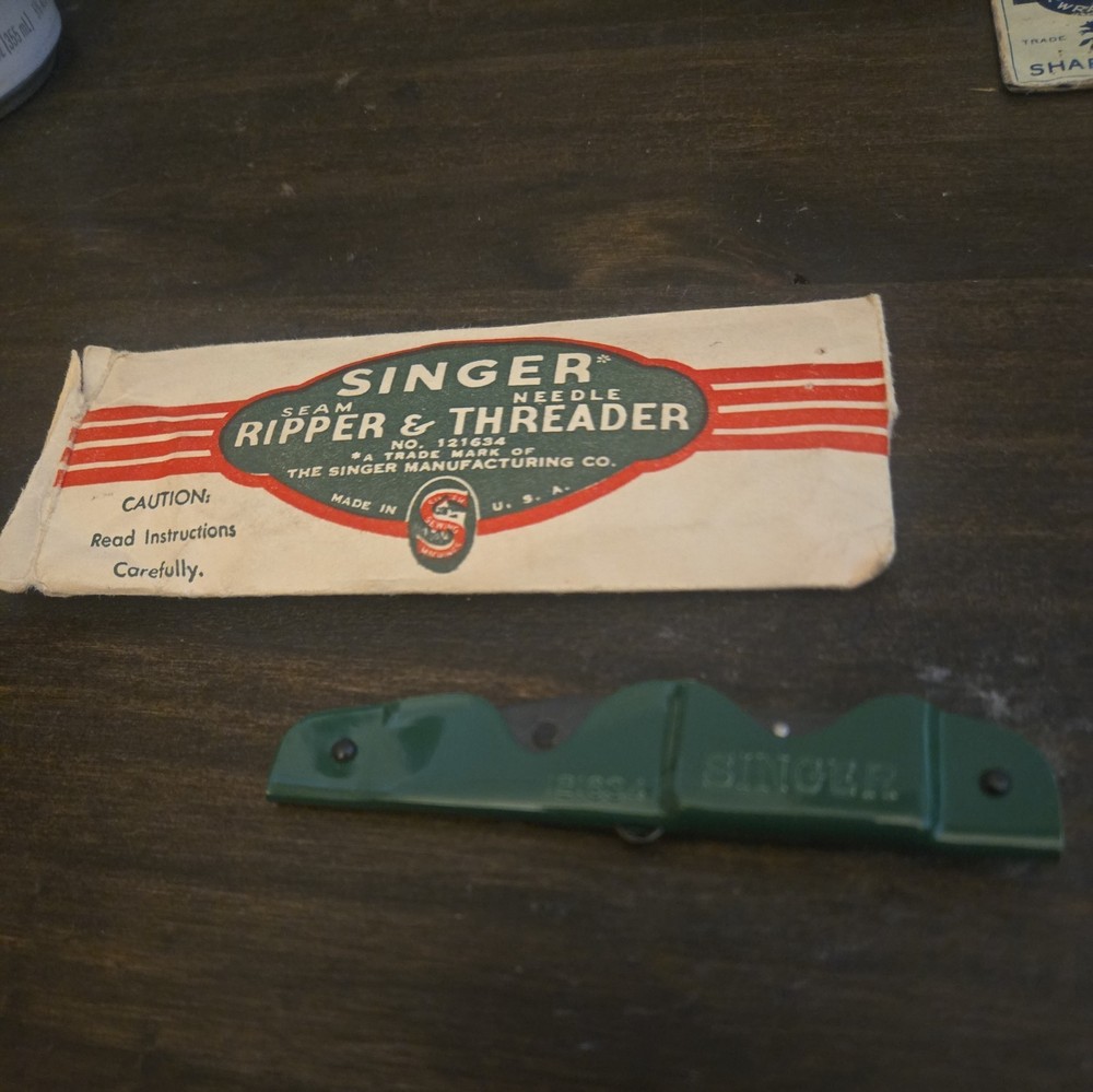 1935 Singer Simanco Sewing Machine Needle Threader Knife Tool No 121634 GREAT CO