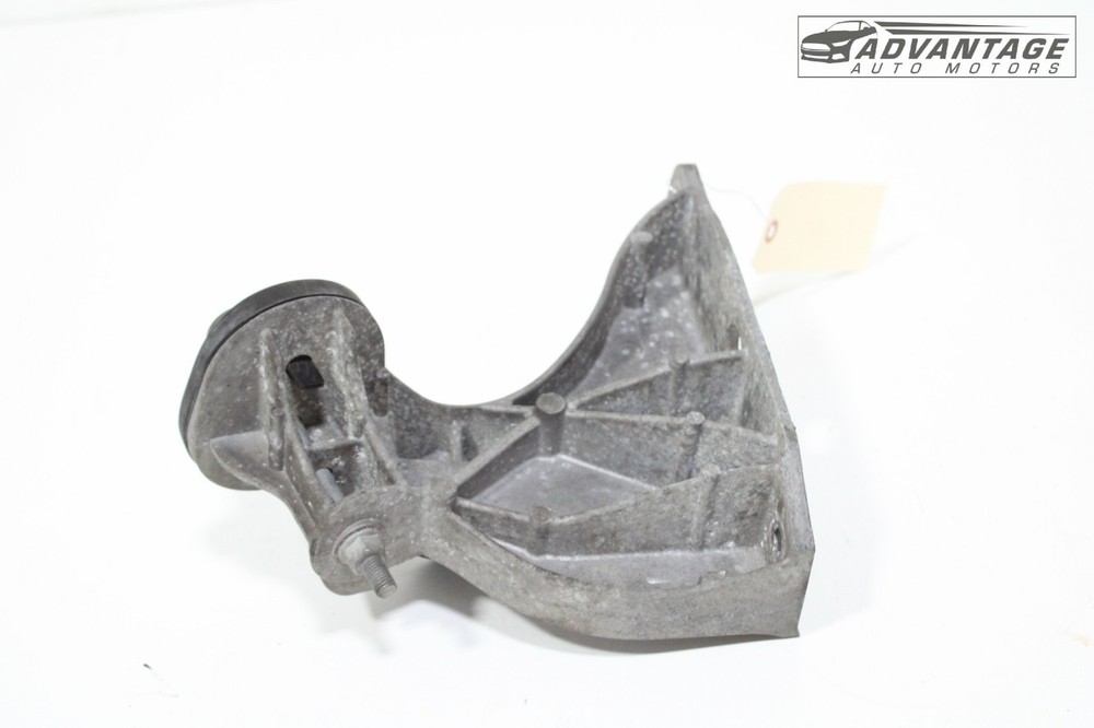 2018-2024 FREIGHTLINER CASCADIA 126 FRONT RIGHT SIDE HOOD SUPPORT BRACKET OEM