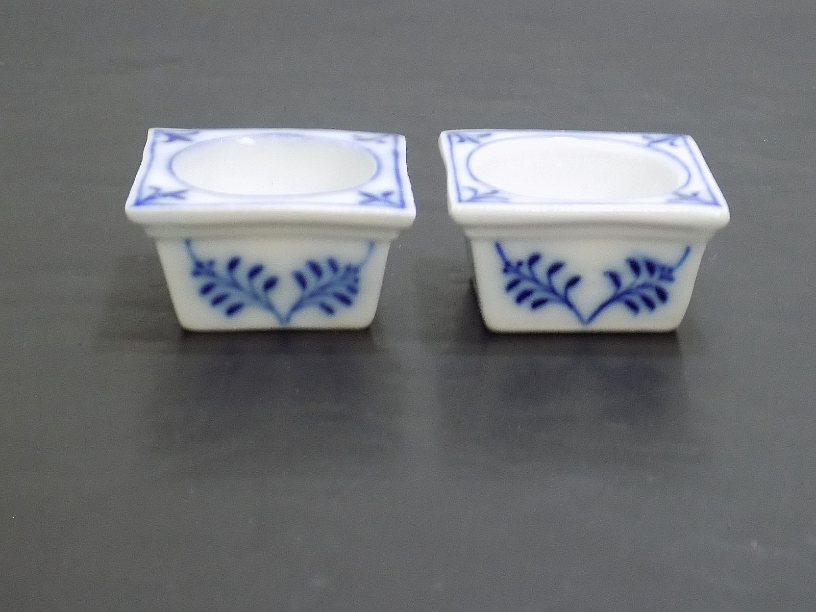 Pair Meissen Blue Onion Porcelain Open Salt Cellar Dishes
