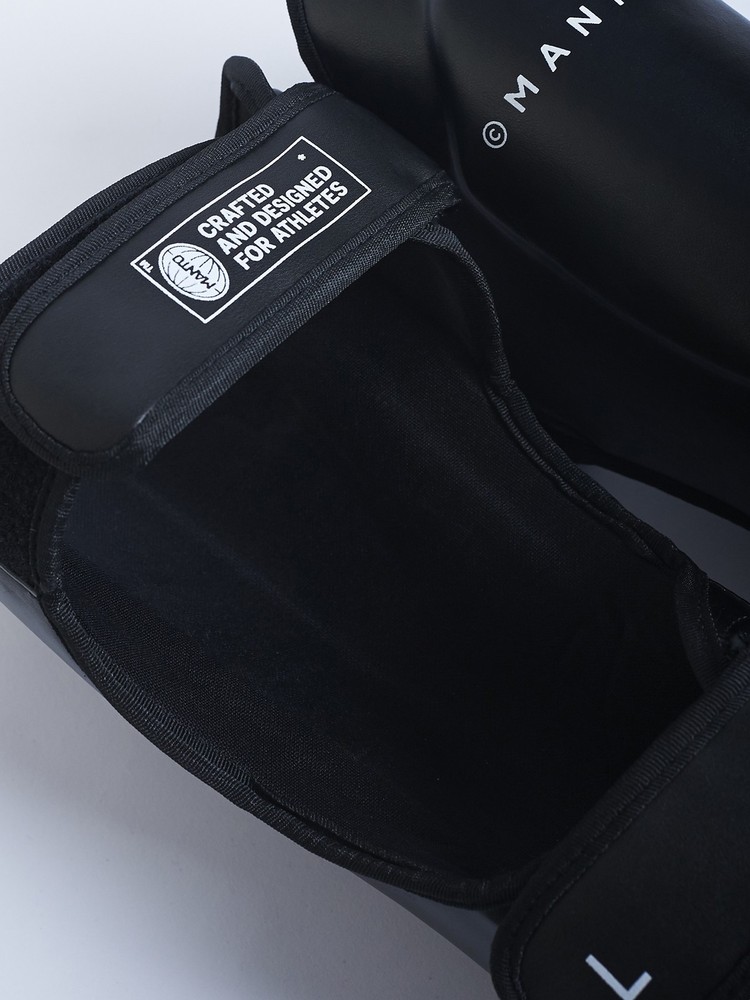 MANTO Tibia protectors Impact Black
