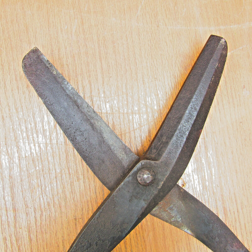 Metal cutting bench shears
