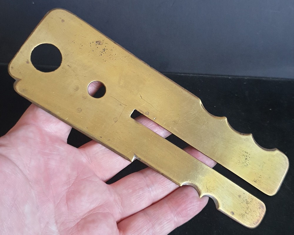 WW2 British RAF Battle of Britain Airman's Brass Button Cleaner - Dated 1940