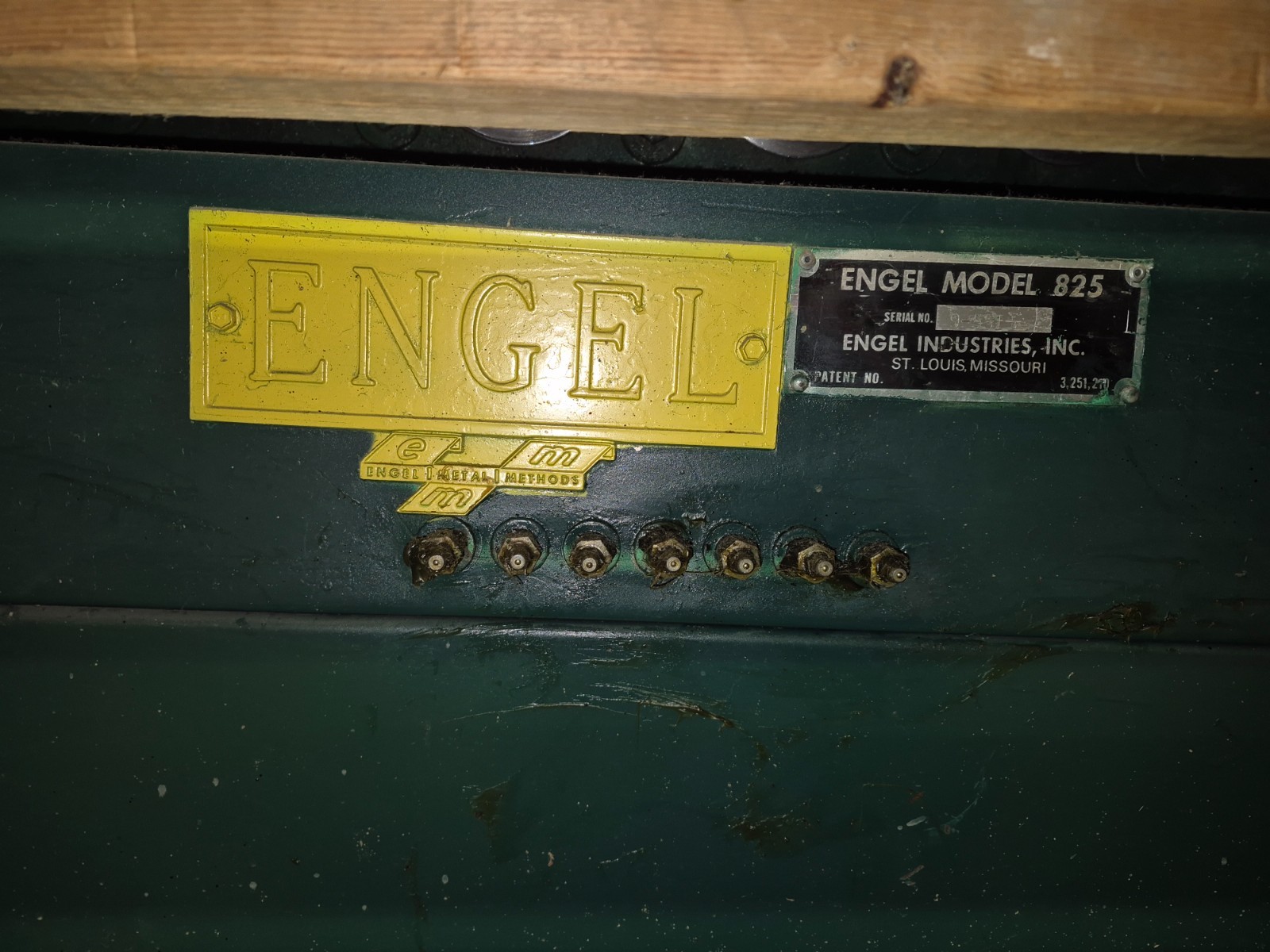 Engel 825 Snap Lock Slip and Drive machine 208/230/3