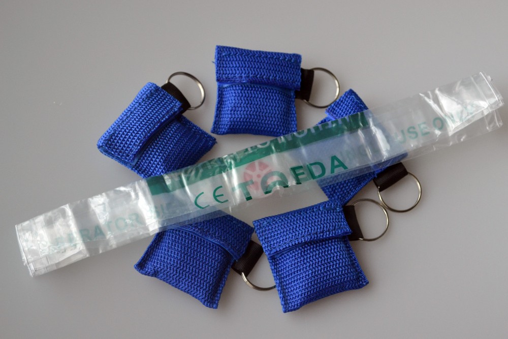 100pcs First Aid CPR Mask CPR Face Shield Emergency Training Blue One Way valve