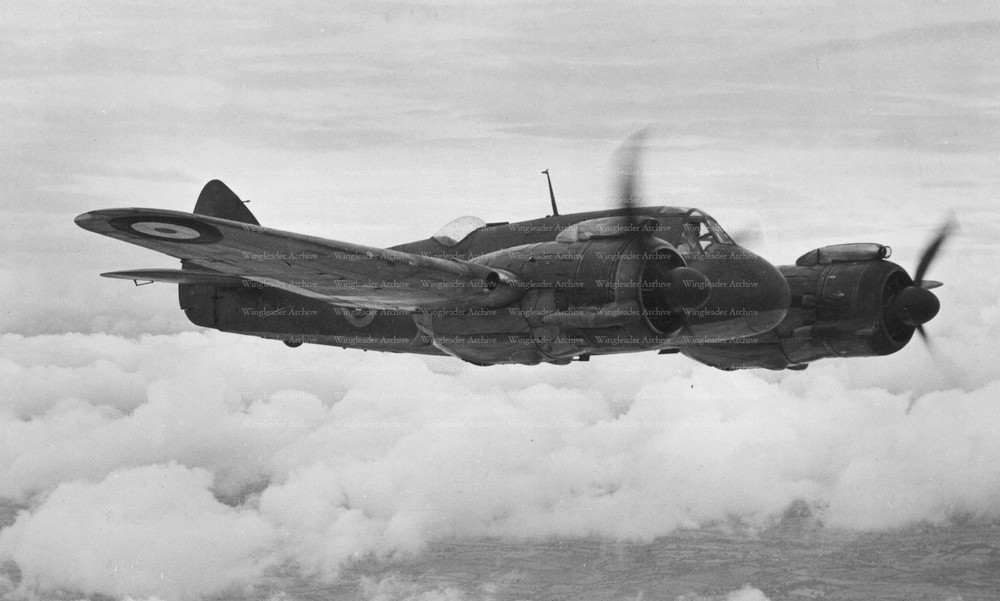 BRISTOL BEAUFIGHTER - aviation photo