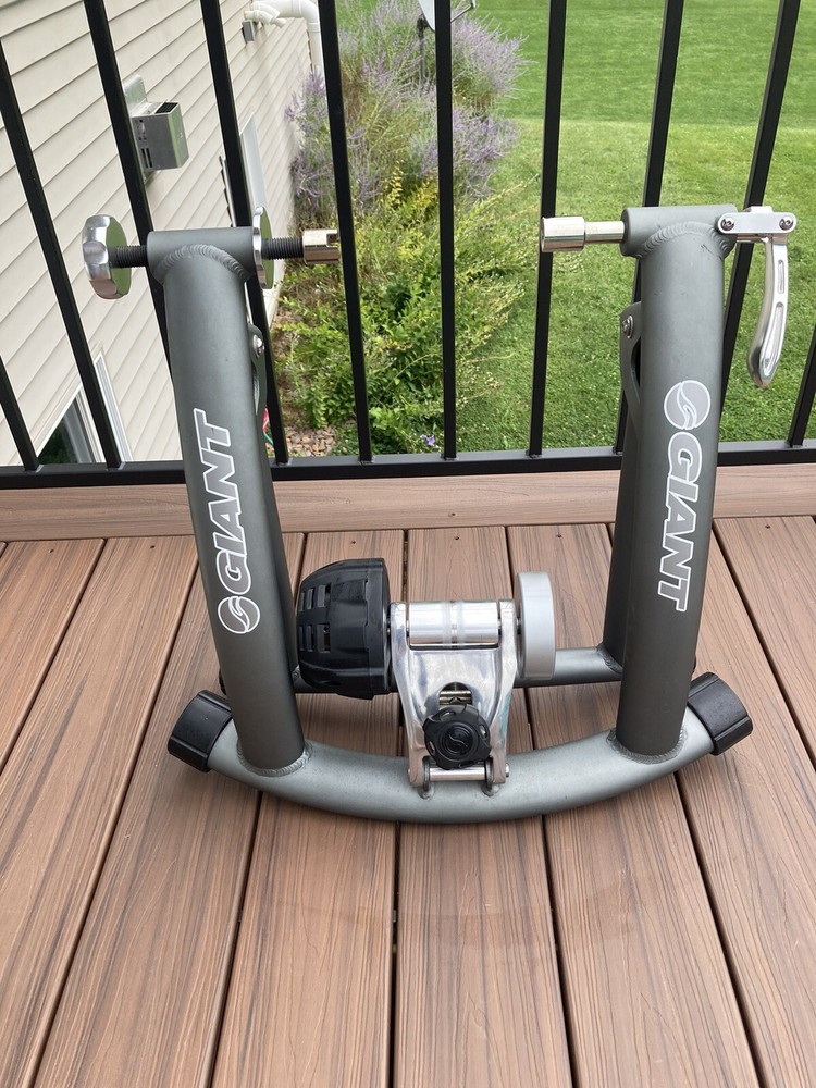 Giant Cyclotron Auto Bicycle Trainer