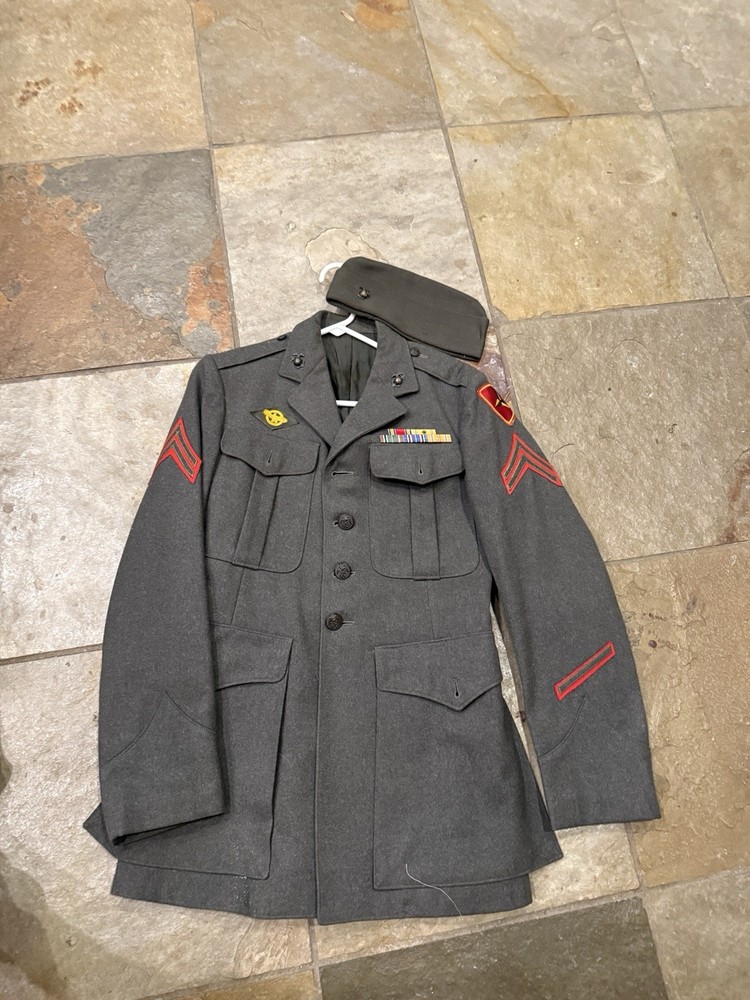 USMC WW2 Uniforms Both   Name Of Vet Provided