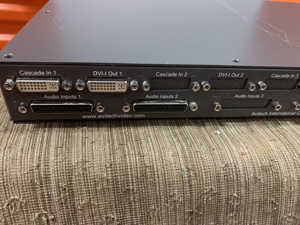 Avitech Model ACC-80 16a-1 Multiviewer