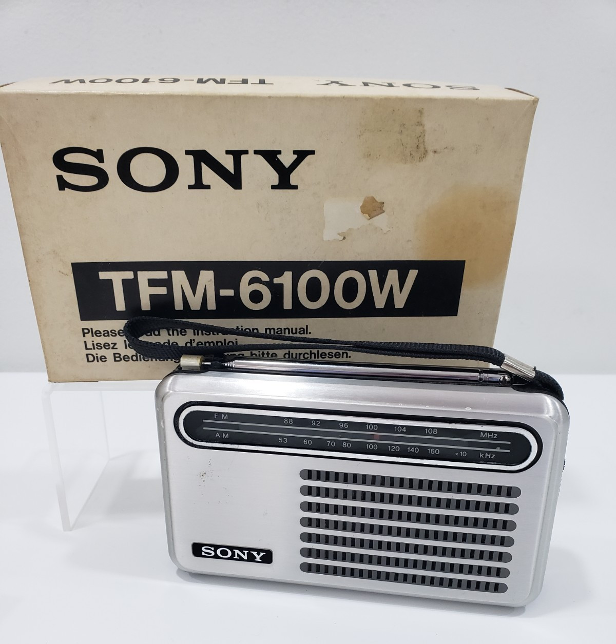 Vintage Sony radio TFM6100W NOT tested with original box Am/Fm